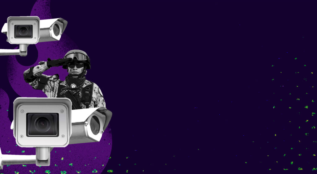 Es un recuadro morado, en el lado izquierdo aparece un hombre militar haciendo un saludo con su mano derecha en la cabeza, junto a él hay dos recortes de cámaras de vigilancia.